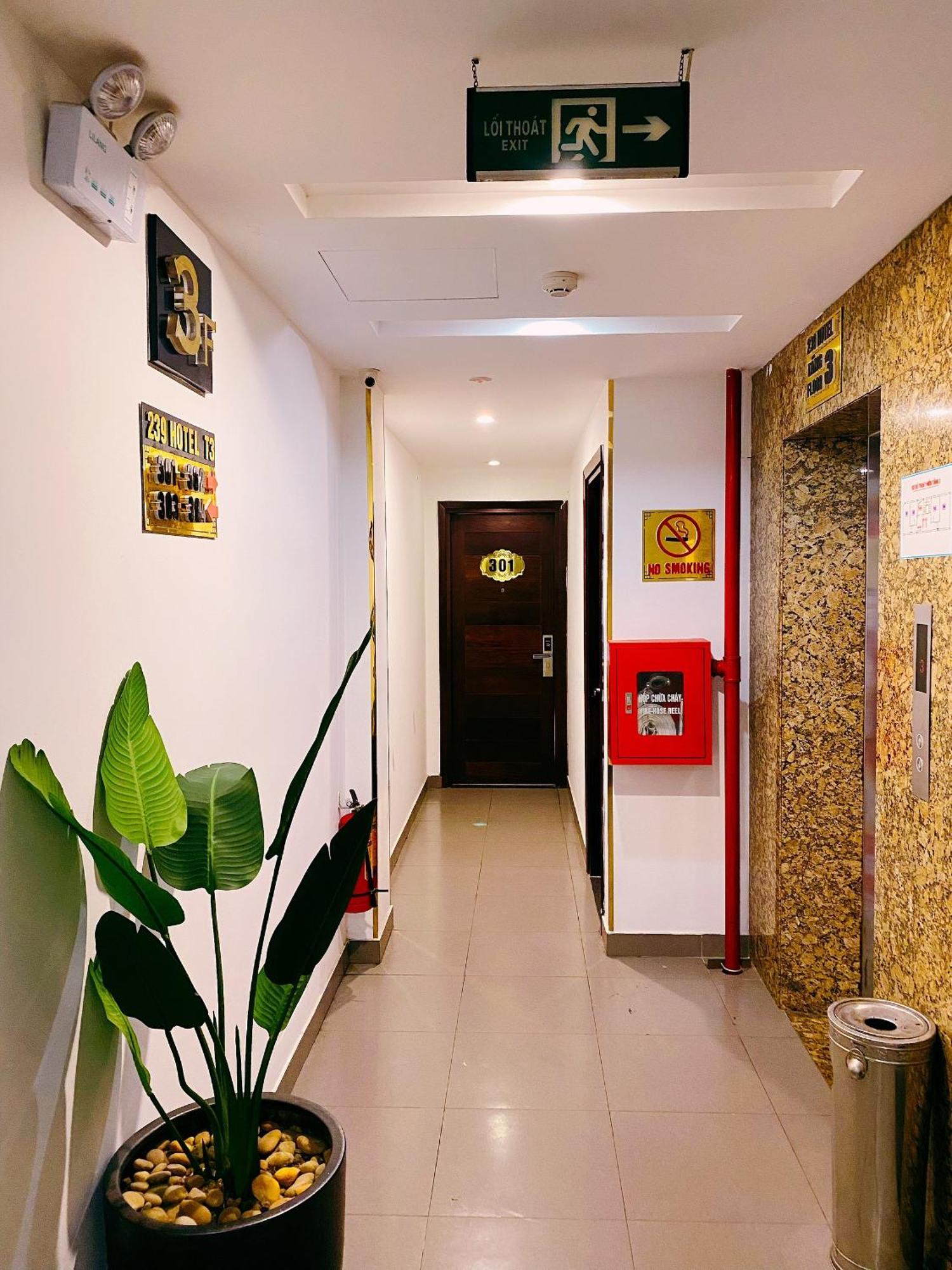 Khach San 239 Hotel Hanoi Exterior photo