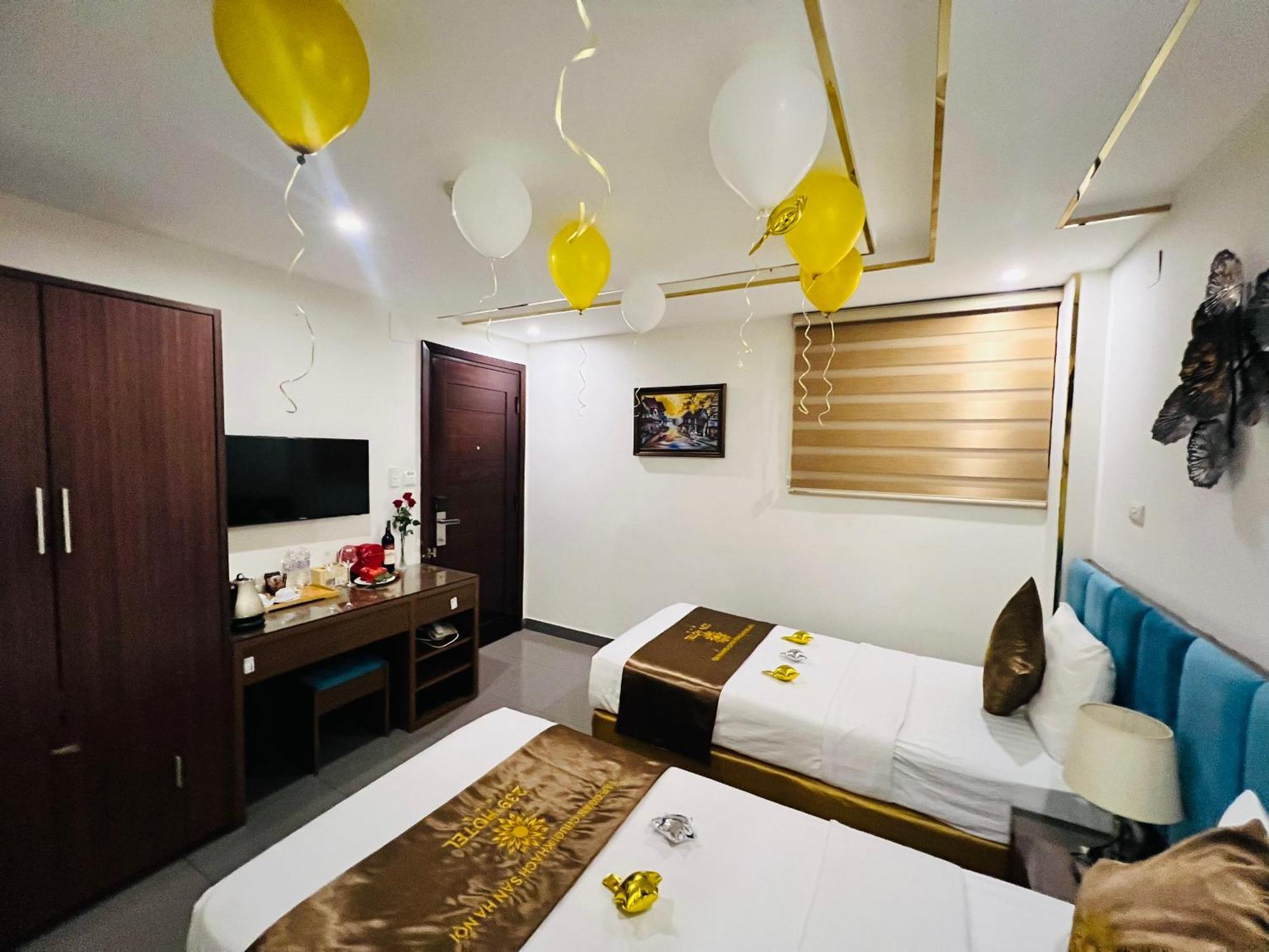 Khach San 239 Hotel Hanoi Exterior photo