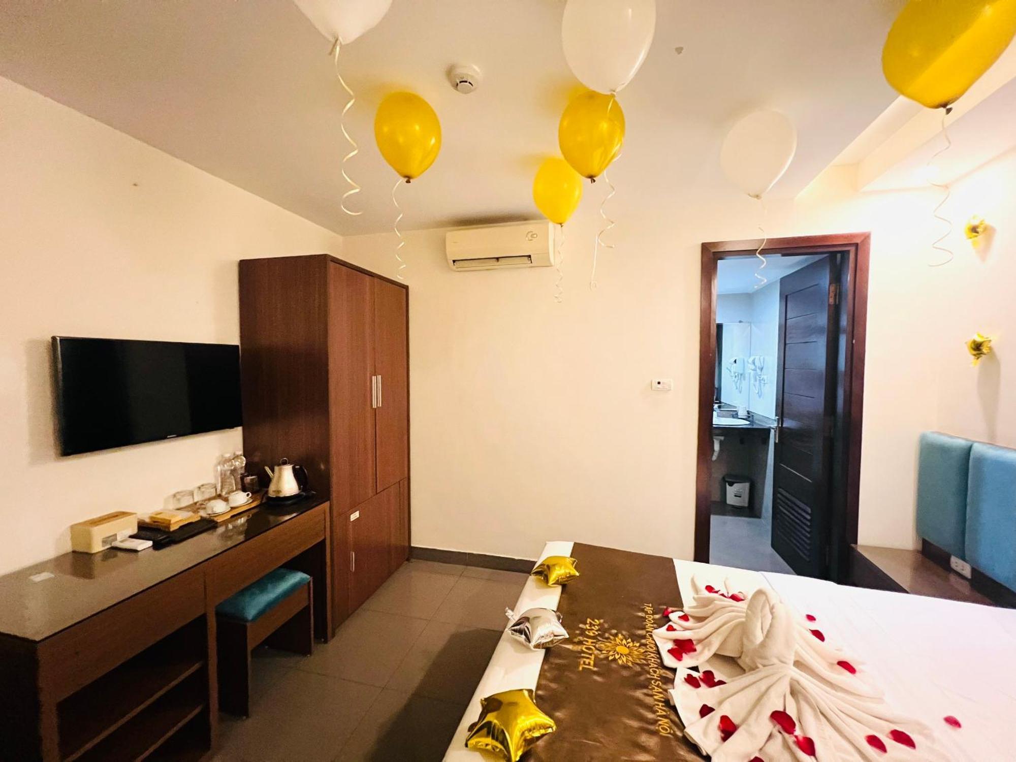 Khach San 239 Hotel Hanoi Exterior photo