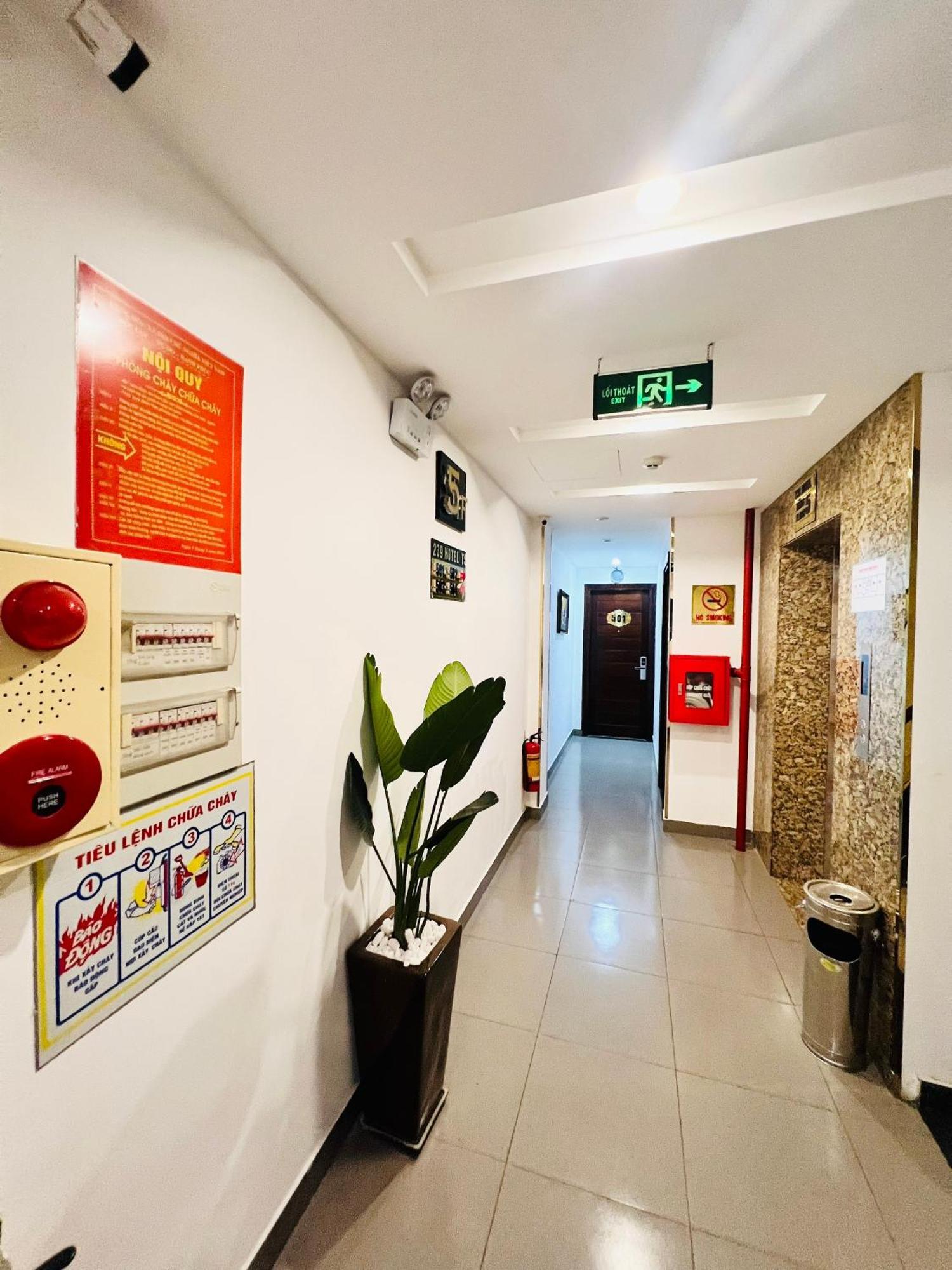 Khach San 239 Hotel Hanoi Exterior photo